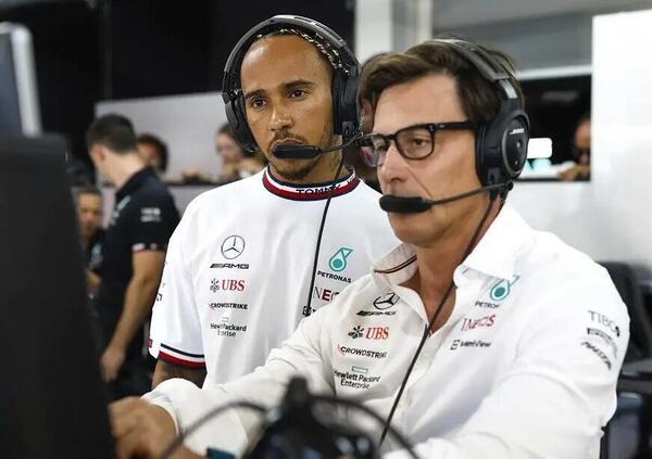 Toto Wolff riporta Lewis Hamilton coi piedi per terra: &ldquo;Non siamo a quel livello&rdquo;