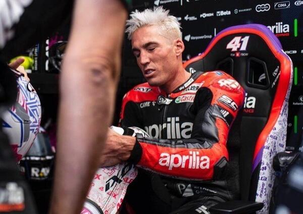 Niente intervento chirurgico per Aleix Espargarò, ma il tallone è fratturato