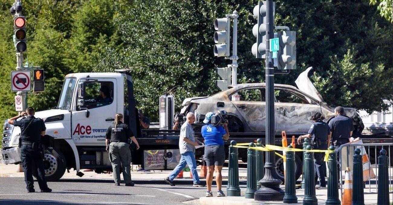 Kamikaze in auto contro il Campidoglio: incredibile ci&ograve; che &egrave; successo