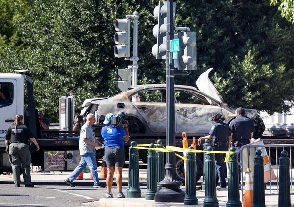 Kamikaze in auto contro il Campidoglio: incredibile ci&ograve; che &egrave; successo