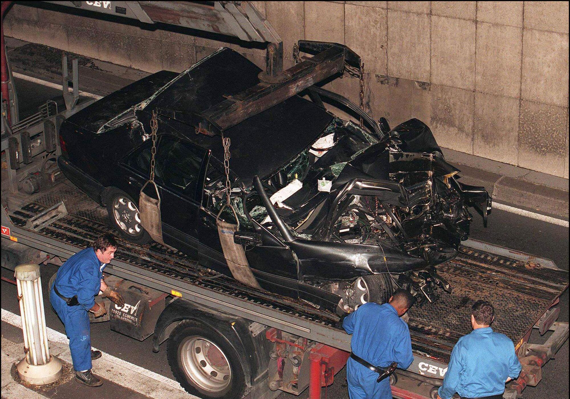 20220818 120138025 5077I resti della Mercedes in cui Lady Diana perse la vita dopo l'incidente nel tunnel del Pont de l'Alma di Parigi