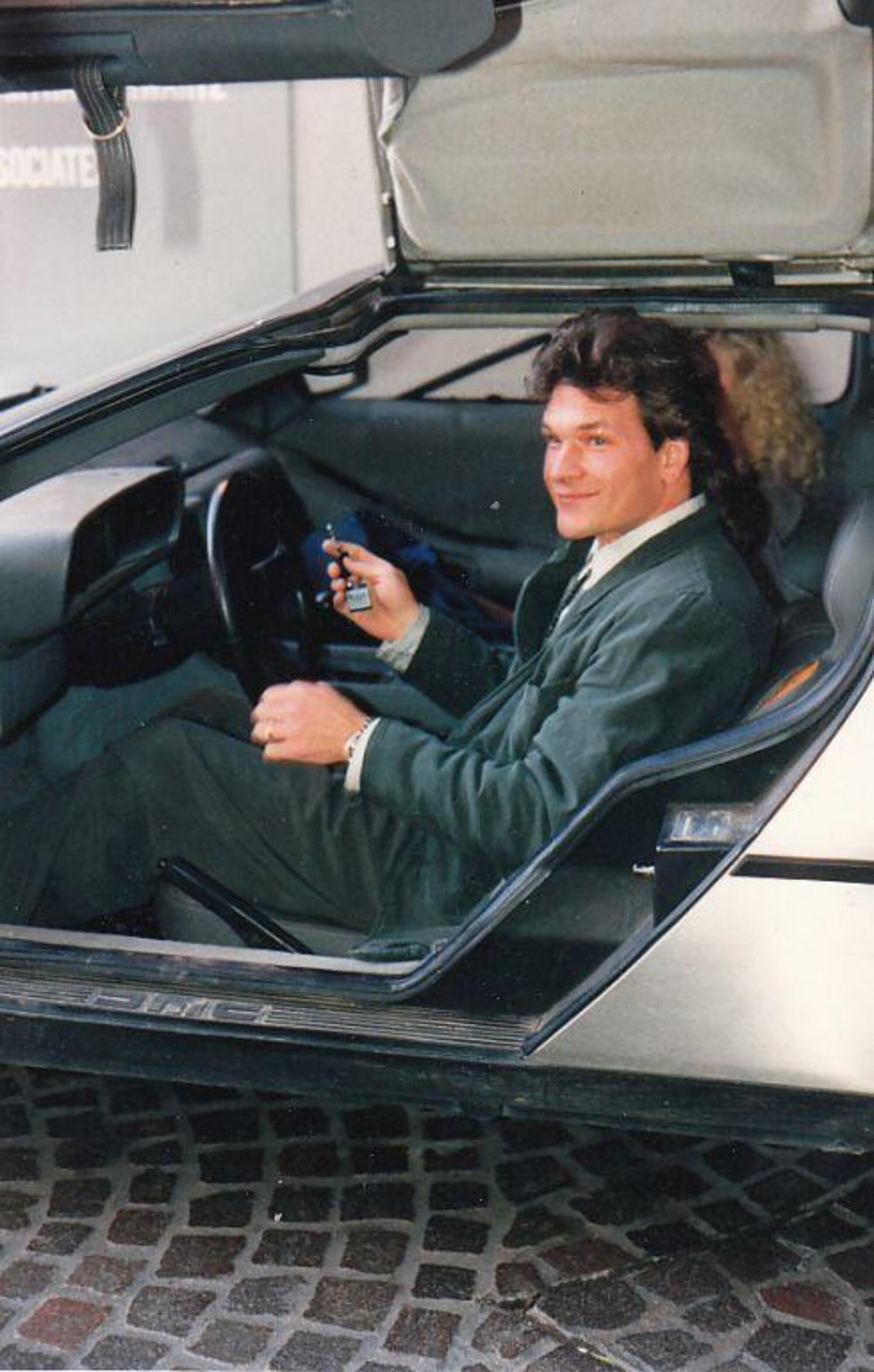 20220818 144645080 6352Patrick Swayze alla guida della sua DeLorean