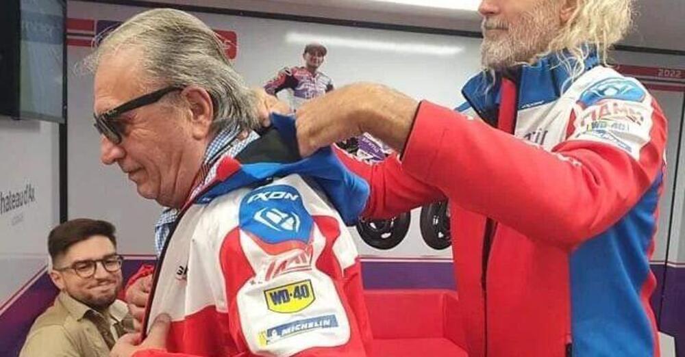 Carlo Pernat zittisce tutti con una giacca spiegando come andr&agrave; tra la Ducati, Mart&iacute;n e Bastianini