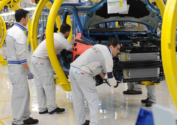 Anche Mirafiori, storico stabilimento Fiat, svolta a destra. Molti operai voteranno per la Meloni: ecco perch&eacute;