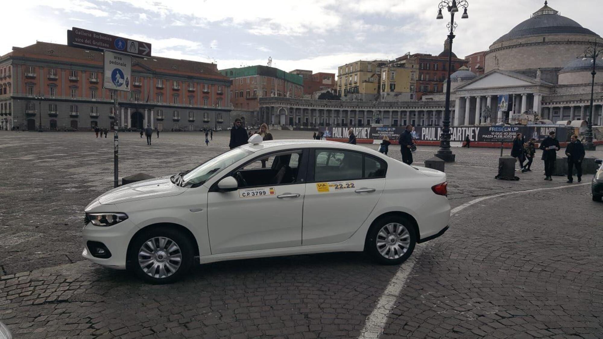 20220827 112414308 8305Taxi a Napoli