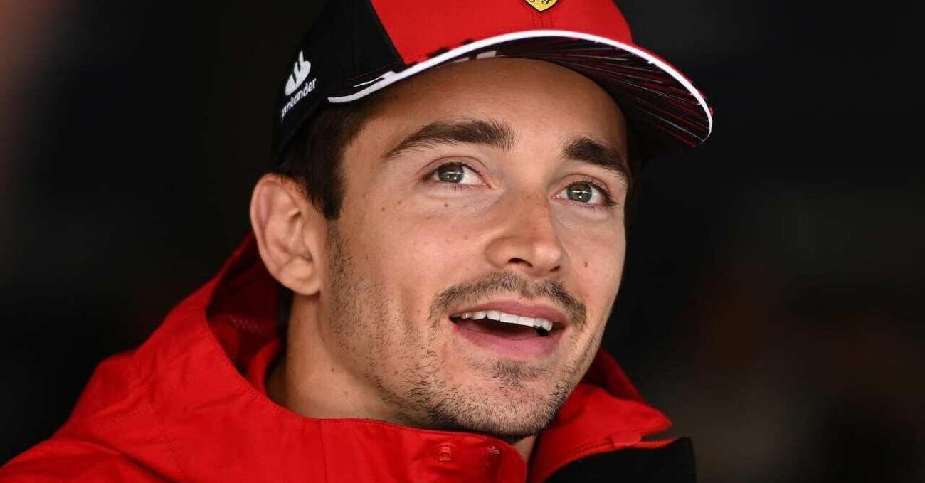 Charles Leclerc cuore d&#039;oro: invita a Spa un tifoso speciale per ringraziarlo. La storia di un regalo che commuove i fans 