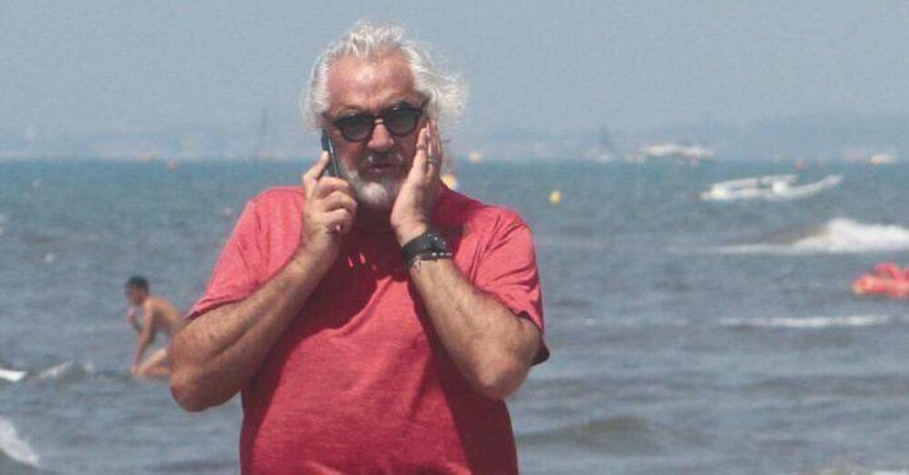 Flavio Briatore con il suo yacht salva un centinaio di migranti: &quot;Trattati peggio delle bestie&quot;