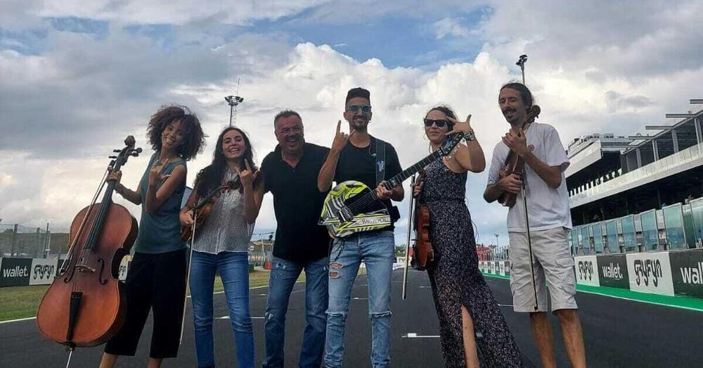 Vi faccio un Inno di Mameli cos&igrave;! Come Woodstock, ma al GP di Misano&hellip;