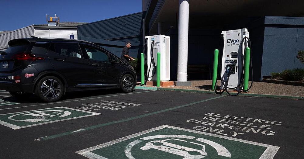 Caldo record, in California stop alle auto elettriche. Peccato che nel 2035 dovranno essere tutte cos&igrave;...