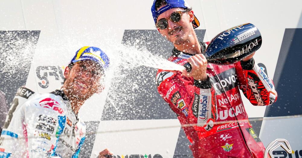 Bagnaia: &ldquo;Di solito Enea spinge come un ba***rdo, ma qui &egrave; stato un ba***rdo e basta!&rdquo; e in sala stampa sgorga prosecco