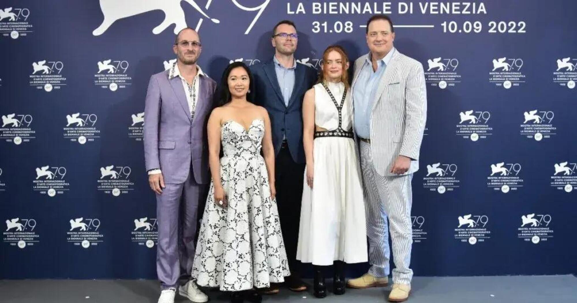 20220906 135235648 7803Il cast con il regista di The Whale al Festival di Venezia