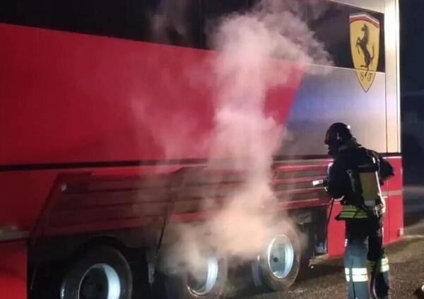 La settimana di Monza comincia male: tir Ferrari a fuoco e sono &ldquo;problemi problemi problemi&rdquo; 