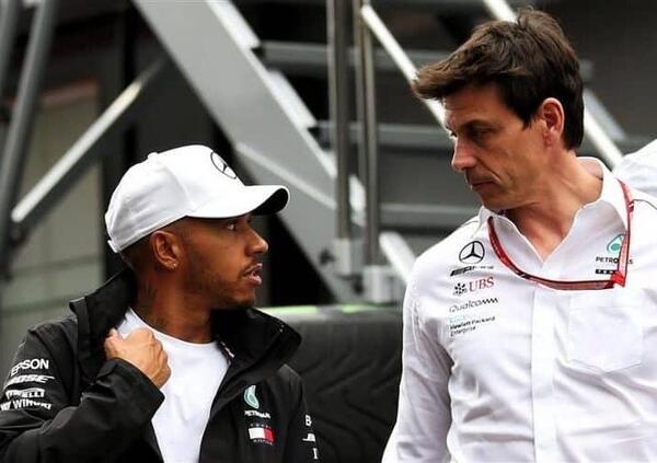 Hamilton e Wolff difendono la FIA: &ldquo;Una sola volta non hanno rispettato le regole, ricordate?&rdquo;