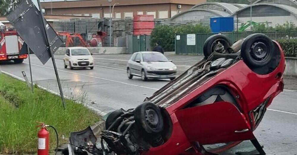 Auto si schianta contro un muro: morte due amiche di 28 anni