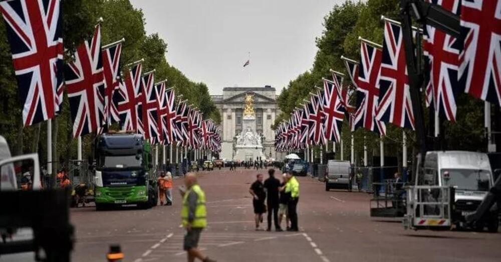 Perch&eacute; i capi di stato al funerale della regina Elisabetta non possono usare l&#039;auto?