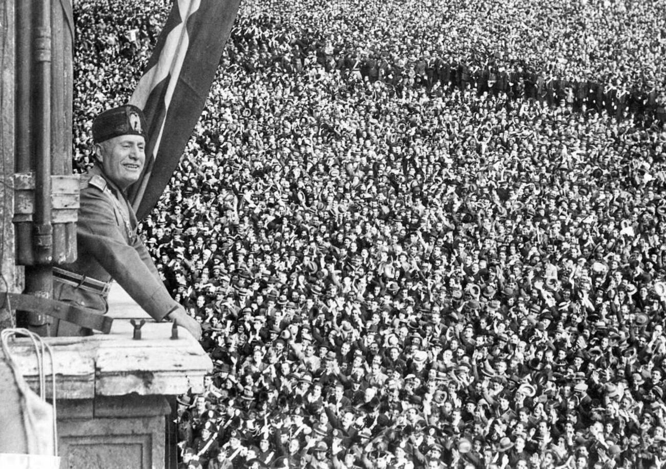 100 anni dalla Marcia su Roma, chi non ha ancora scritto un libro sul Ventennio? E ormai sostituiscono le bottiglie col faccione del Duce
