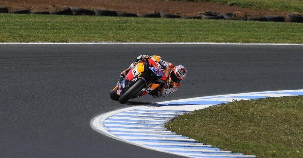 Casey Stoner torna in pista a Phillip Island con Triumph: il video