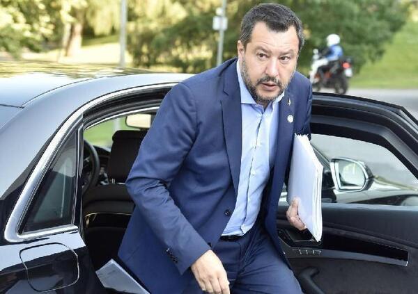 Salvini lancia referendum per bloccare lo stop alle auto diesel e benzina. Ma si pu&ograve; fare?