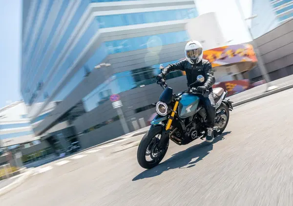 Moto Morini SEIEMMEZZO: (ri)innamorarsi della citt&agrave;
