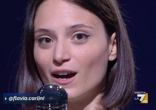 Ecco chi &egrave; Flavia Carlini, la divulgatrice social che fa appassionare i giovani alla politica: &ldquo;Ragazzi, non dimenticate che la politica riguarda anche la sfera personale&rdquo;