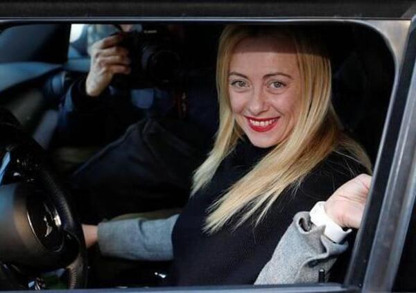 Giorgia Meloni e le auto che la fanno sentire &quot;libera&quot;. Nessuna &egrave; italiana