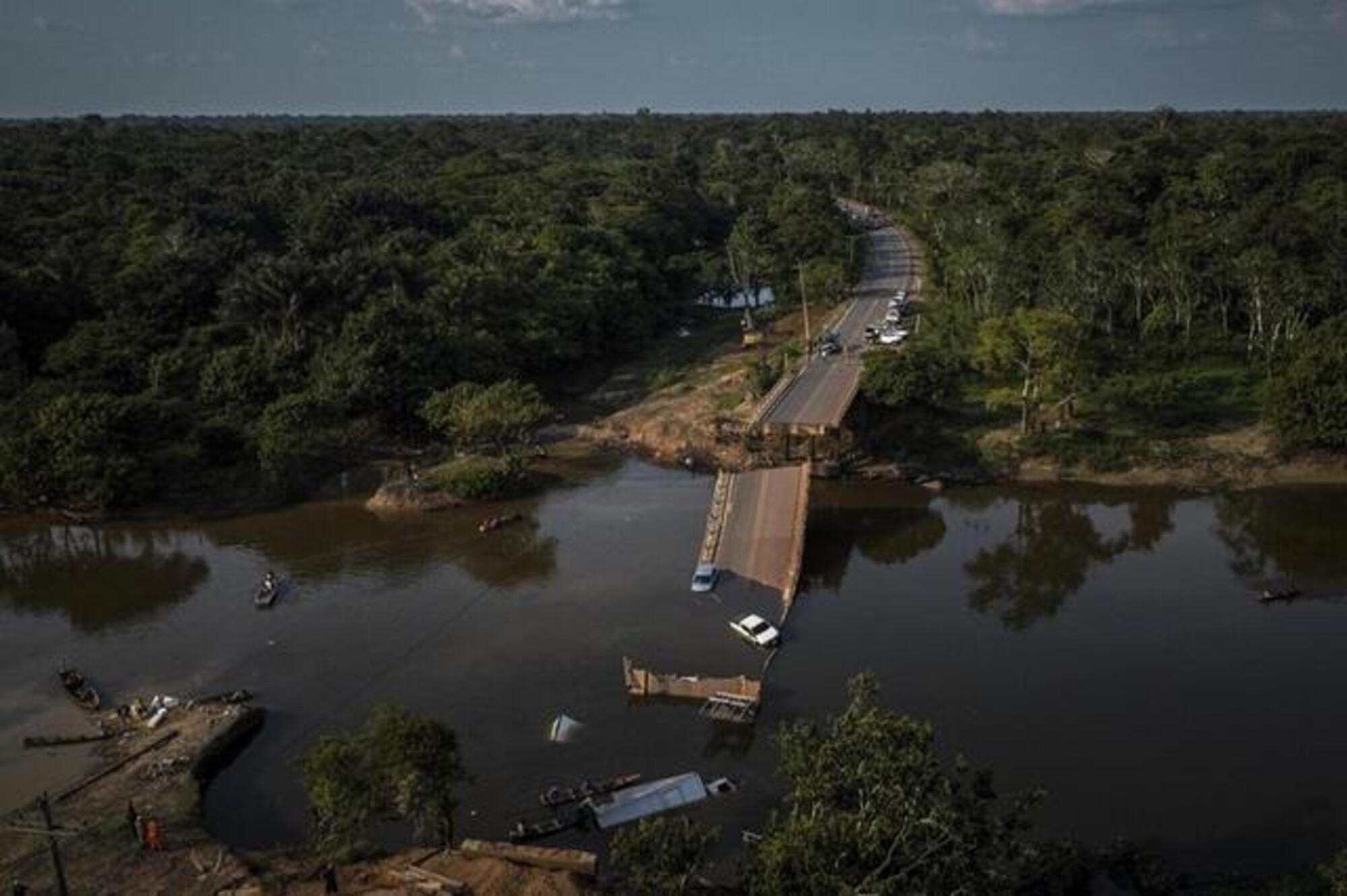 Il ponte dopo il crollo