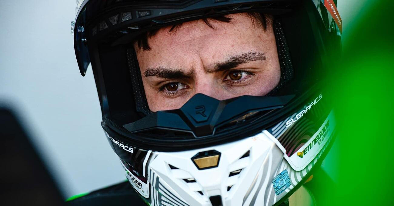 &ldquo;Testa di c***o, hai finito di guidare questa moto&rdquo;: pilota Moto3 picchiato violentemente e insultato dal team [VIDEO]