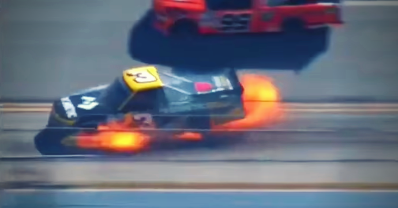 Nascar, auto in fiamme contro il muro, gravi ustioni per il pilota. Critiche ai veicoli Next Gen [VIDEO]