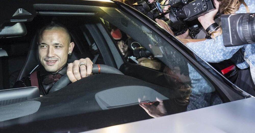 Nainggolan in Mercedes ma... dov&#039;&egrave; la patente? Interviene la polizia