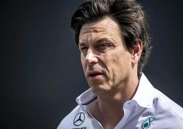 Adesso Wolff alza la voce: il boss Mercedes minaccia la FIA per la questione budget cap