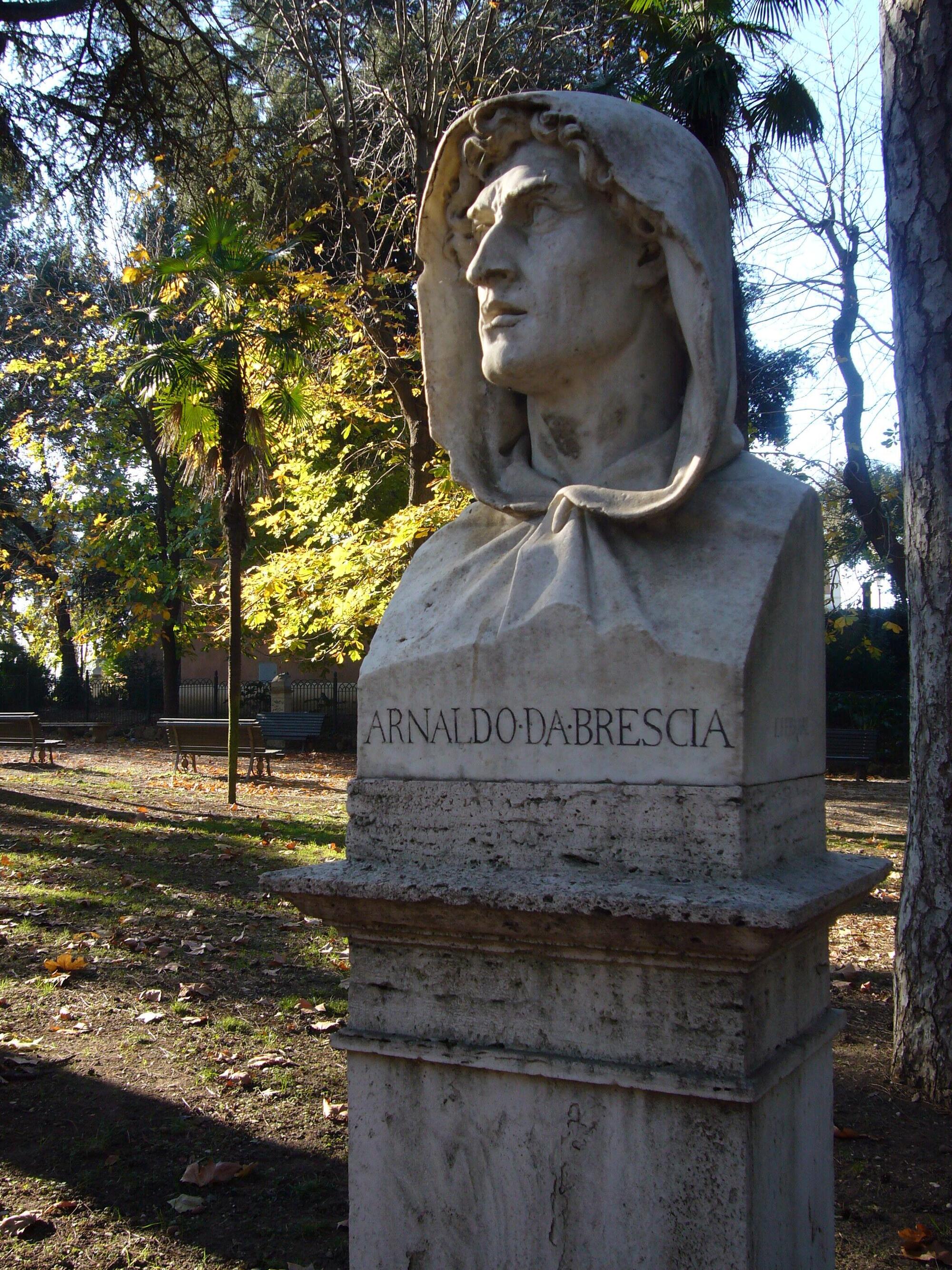 20221015 110829229 3530Busto del riformatore religioso Arnaldo da Brescia