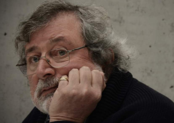 La sinistra esiste ancora? Forse nel nuovo disco di Guccini, perch&eacute; se aspettiamo il Pd...