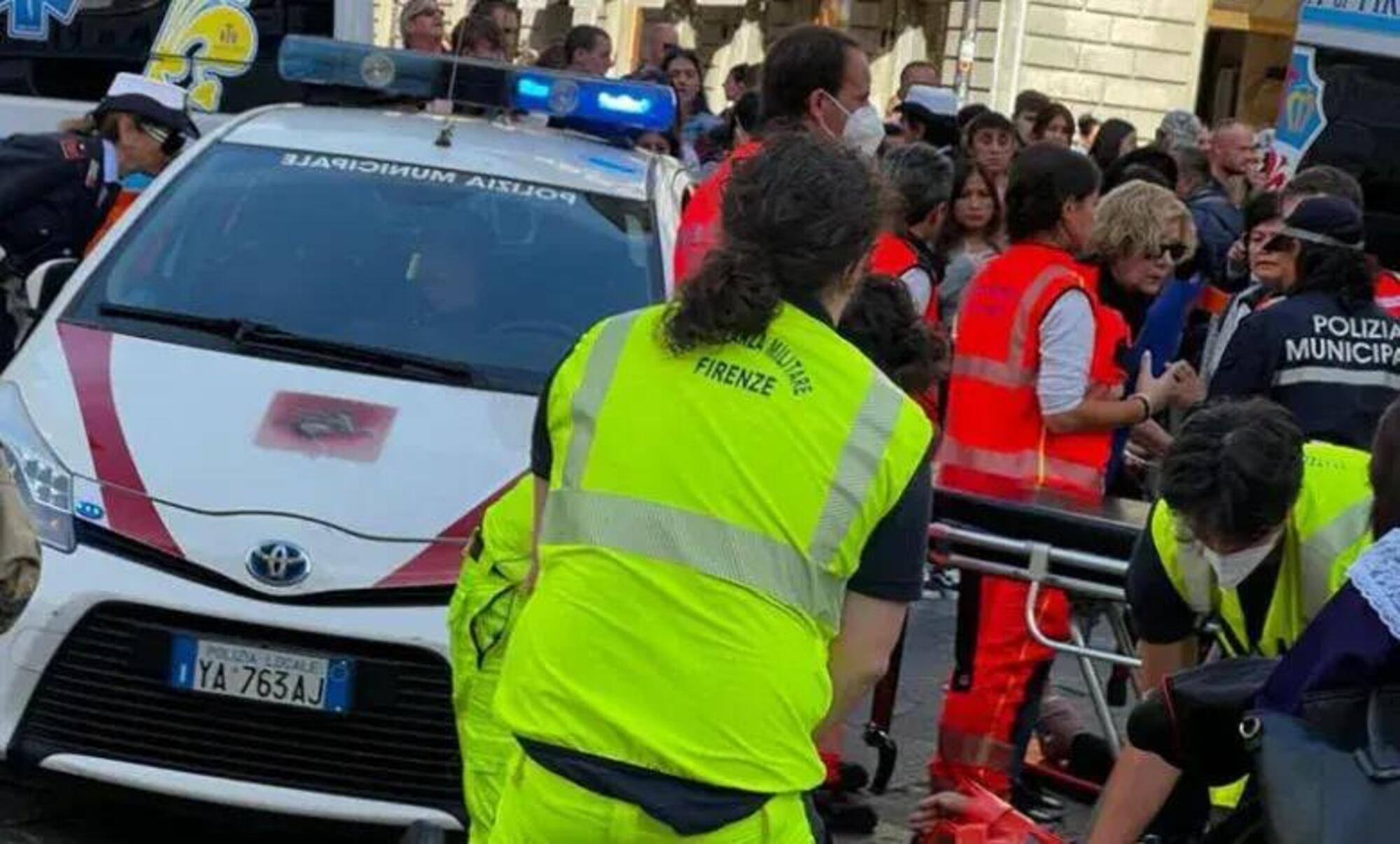 20221017 124740400 1201I soccorsi in piazza Duomo, dopo l&#039;incidente 