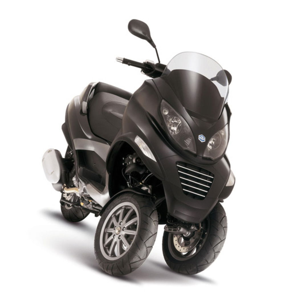 Piaggio MP3 125, prezzo e scheda tecnica