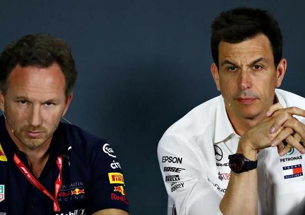 Chris Horner insulta Toto Wolff dopo gli attacchi sul budget cap: le parole che fanno discutere