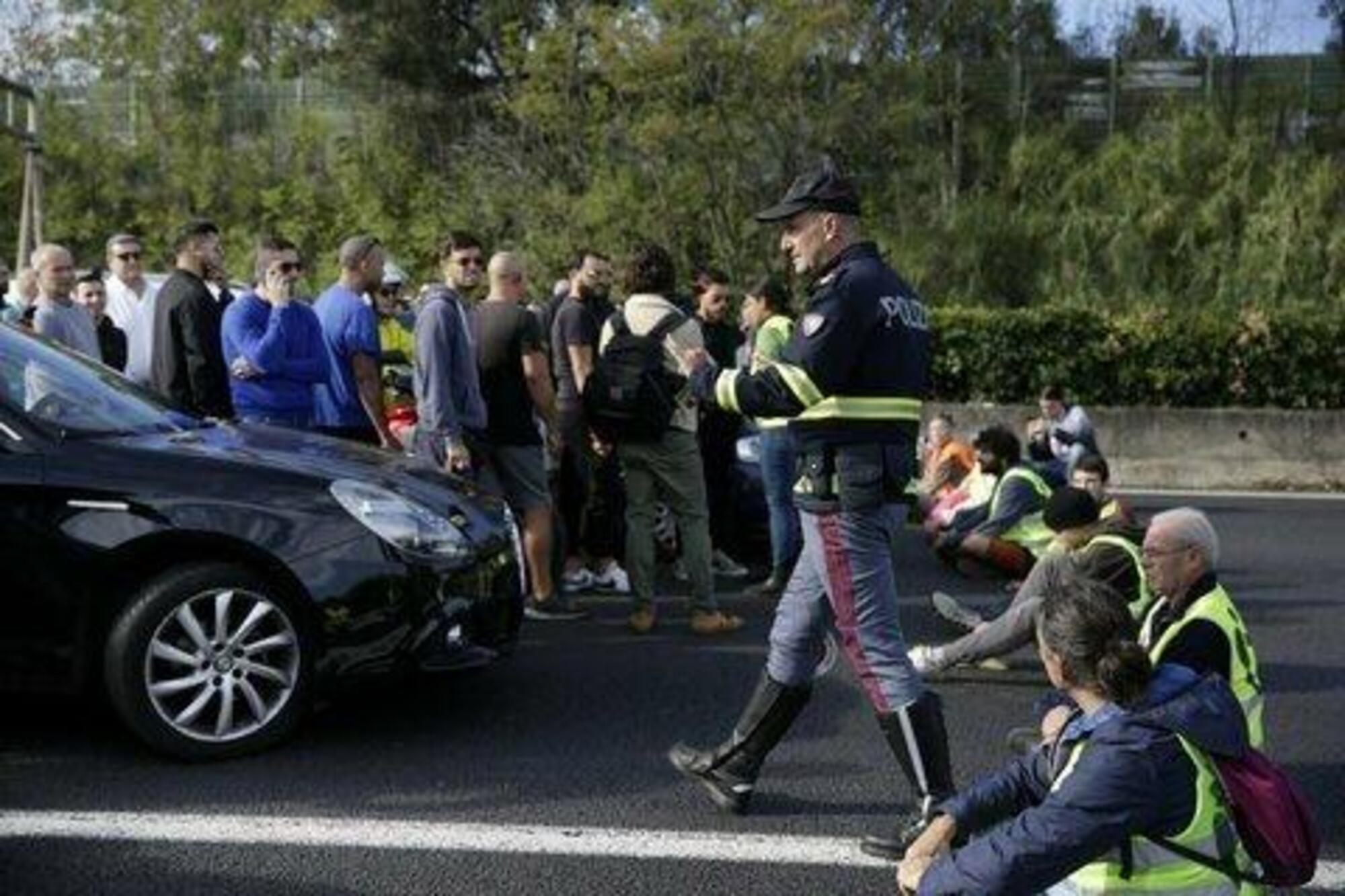 Blocco del Raccordo da parte dei manifestanti