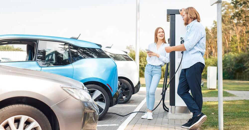 In Italia pi&ugrave; colonnine che auto elettriche vendute, ma va tutto bene?