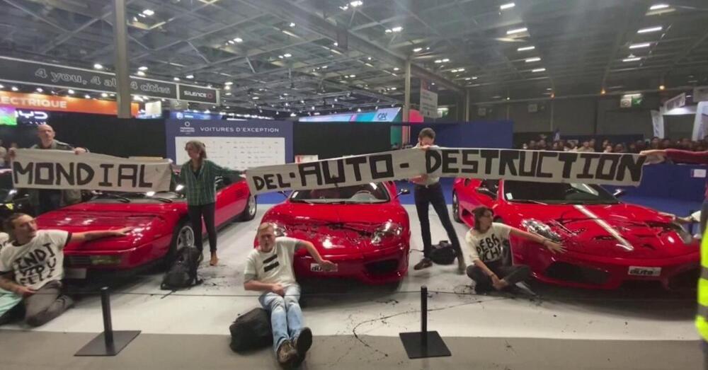 [VIDEO] Nuova protesta degli ambientalisti: vandalizzata una Ferrari da 200 mila euro