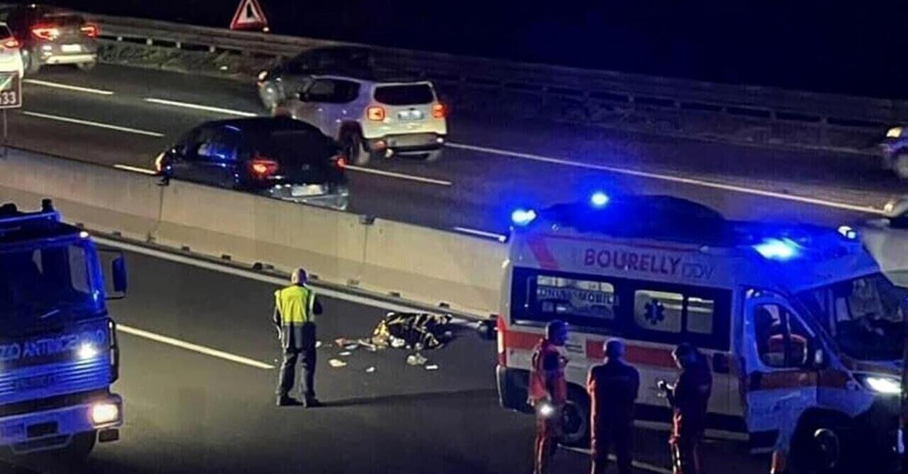 Che tragedia sull&#039;A1: attraversa l&rsquo;autostrada a piedi e viene travolto
