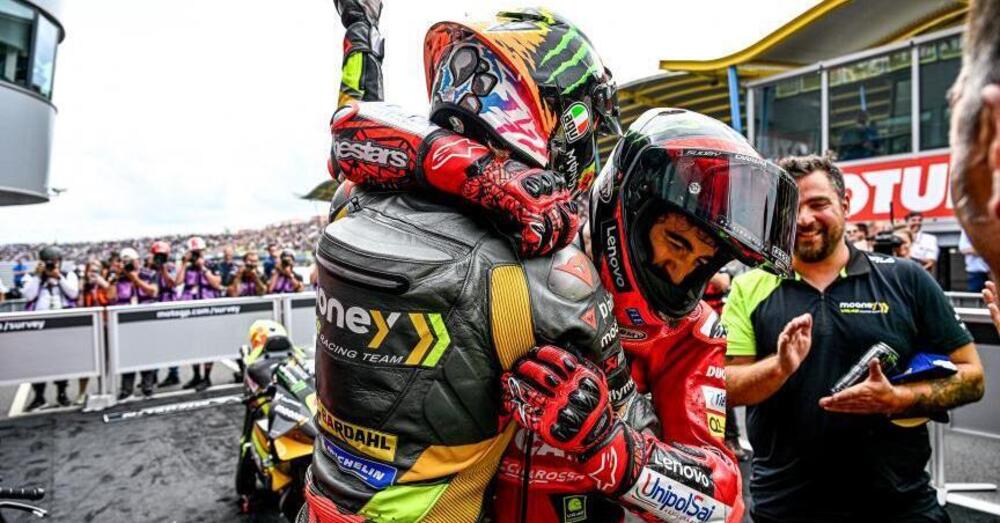 &ldquo;Importa un ca**o a me!&rdquo;: Marco Bezzecchi cos&igrave; sul mondiale di Pecco. Poi manda un messaggio a Valentino Rossi...