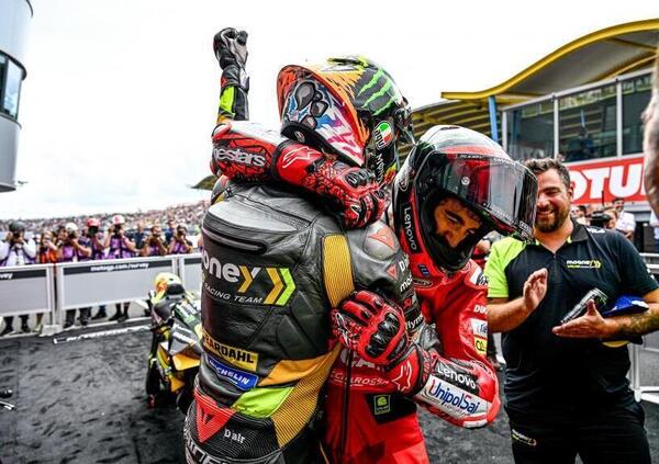 &ldquo;Importa un ca**o a me!&rdquo;: Marco Bezzecchi cos&igrave; sul mondiale di Pecco. Poi manda un messaggio a Valentino Rossi...