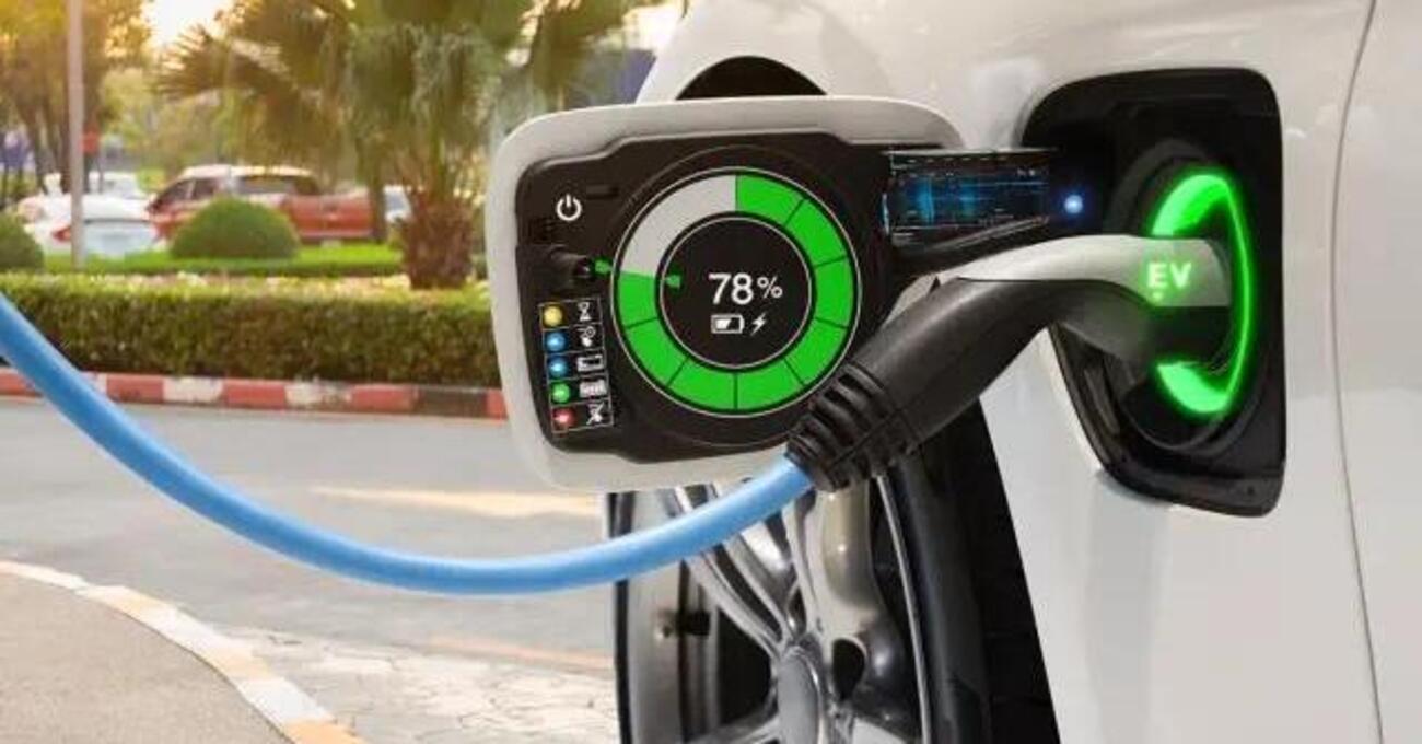 Auto elettriche, la ricarica &egrave; sempre pi&ugrave; salata: ecco quanto &egrave; aumentata in un anno