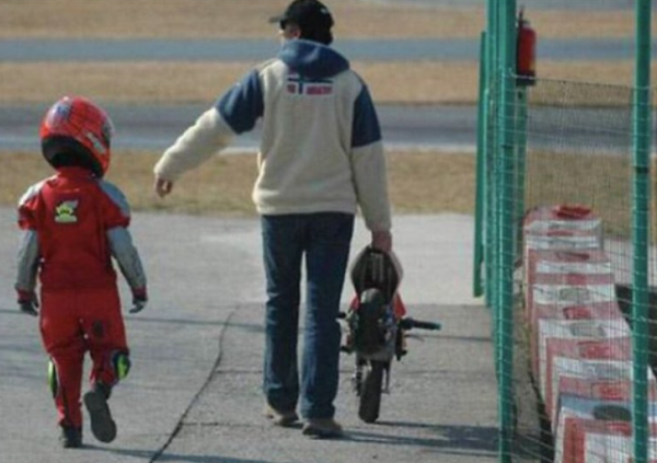 &quot;Io lo volevo fantino&quot;: il babbo di Pecco Bagnaia ci ha raccontato tutto. Anche come &egrave; andata con Valentino Rossi e quell&#039;unica volta che hanno litigato...