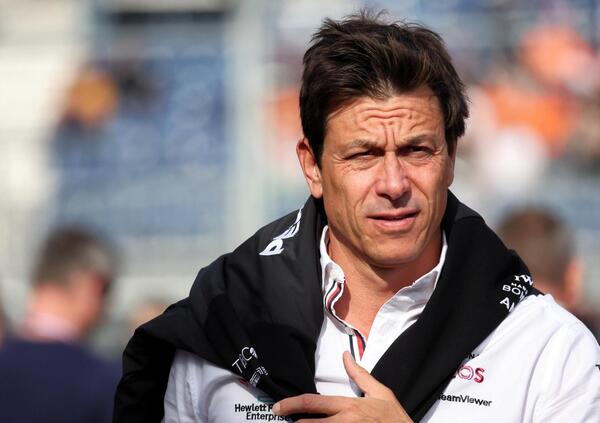 Figli bullizzati, budget cap e fischi. Toto Wolff senza piet&agrave;: &ldquo;Mi &egrave; scesa una lacrima&rdquo; 