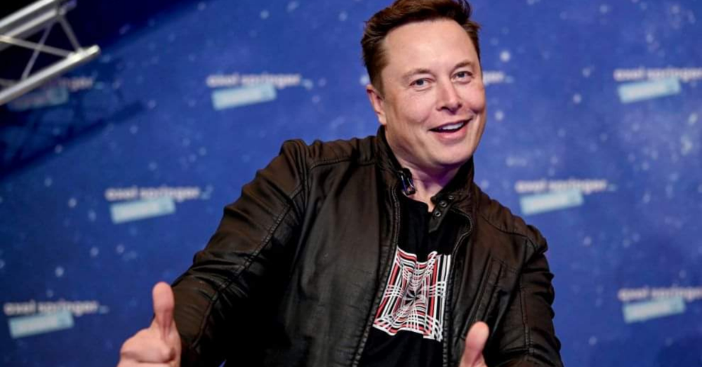 Musk ha liberato l&rsquo;uccello: ha davvero comprato Twitter e ha gi&agrave; licenziato i top manager