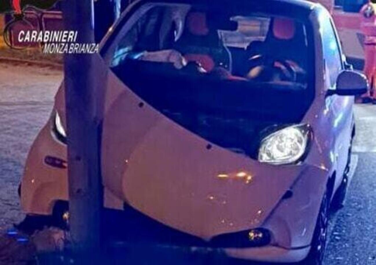 Ubriaca si schianta con l&#039;auto e il marito (che non c&#039;era) vuole fare l&#039;alcoltest al posto suo