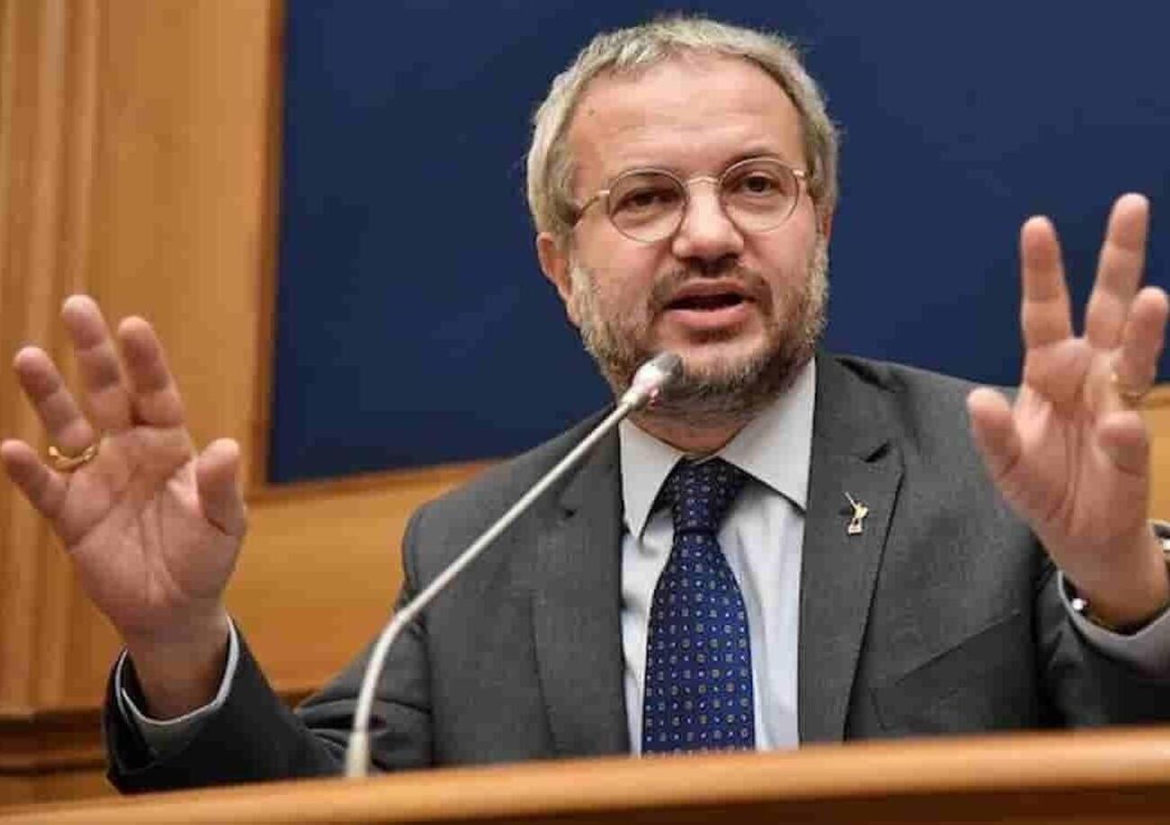 Claudio Borghi e la &ldquo;mostra di ca**i&rdquo; che non s&rsquo;ha da fare per non mettere in imbarazzo il governo Meloni