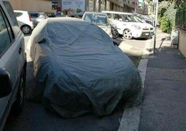 Il mistero dell&#039;auto parcheggiata da oltre 10 anni nello stesso posto