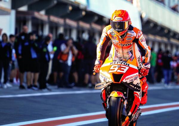 Marc Marquez a Valencia fa il suo gioco ma non si offende per la toccatina: &ldquo;Mi &egrave; piaciuta&rdquo;