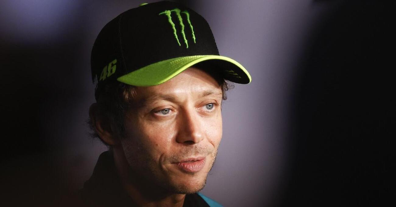 Valentino Rossi: &ldquo;Ero terrorizzato da Valencia. Il mondiale? Non &egrave; il solito Pecco Bagnaia. La MotoGP mi manca, ma&hellip;&rdquo;